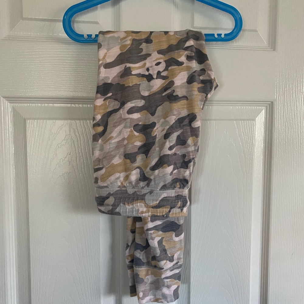 Girls Camo print joggers